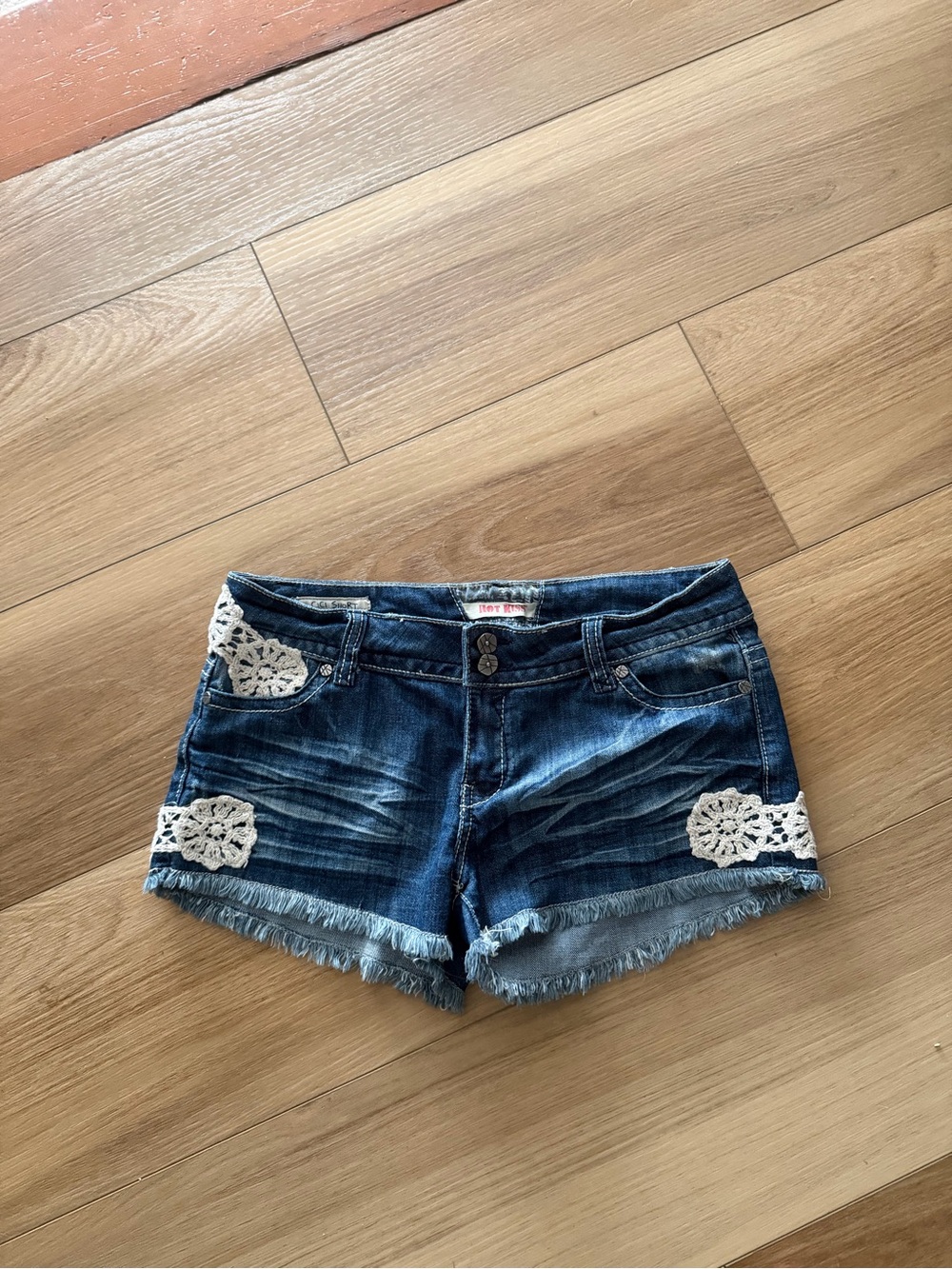 Y2K Hot Kiss Crochet-Accent Dark Wash Denim Shorts - Women's Blue